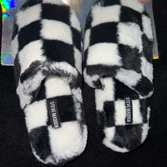 Steve Madden oversized scarf and slipper set Medium 7/8 - Picture 2 of 3